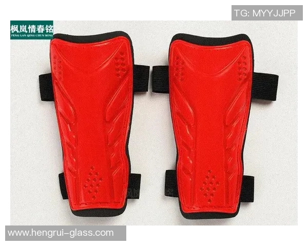 足球球星护腿挡板设计与防护性能探索及运动员安全表现分析