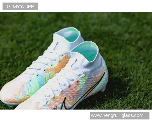 选择适合球星训练的足球鞋技巧及推荐，提升训练效果的关键因素